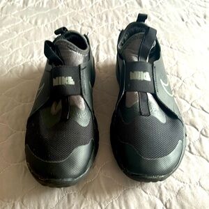 Unisex slip on Nike kids size 4.5Y